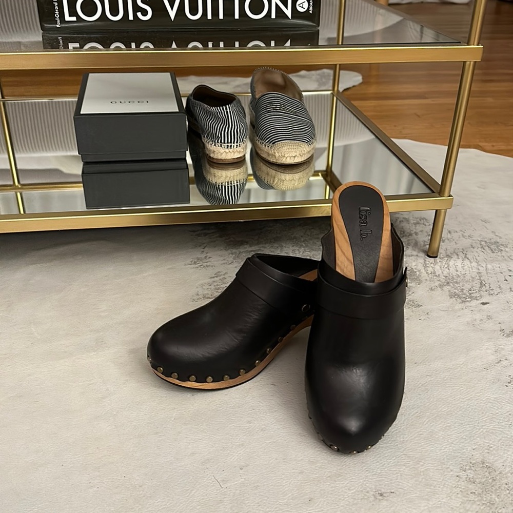 Lisa b. clogs